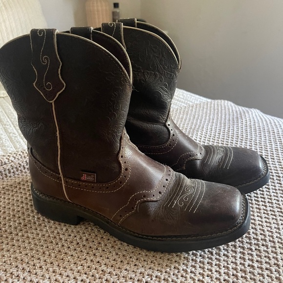 JUSTIN WOMEN'S MANDRA BROWN WESTERN BOOTS - SQUARE TOE size 10B - Picture 1 of 8